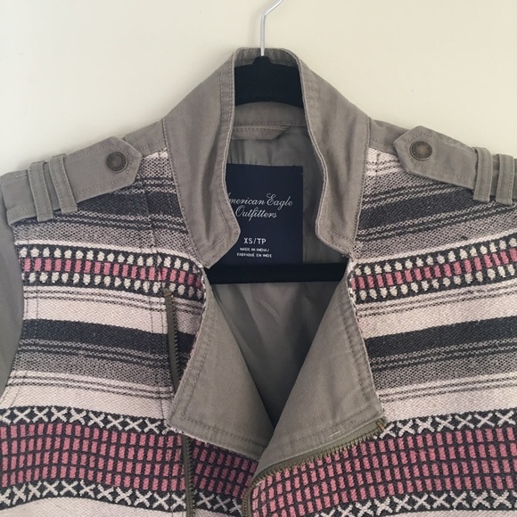 Embroidered‎ Jacket - Picture 3 of 5